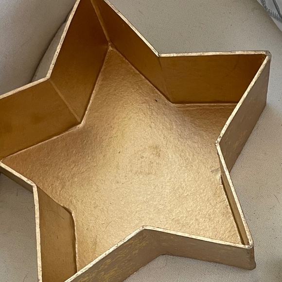 PRICE DROP! Gorgeous Gold & Silver Stackable Star Shaped Gift Boxes! - Picture 15 of 16